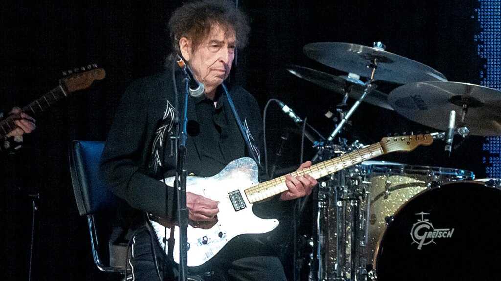 Hear Bob Dylan Play 'You Ain't Goin' Nowhere' for First Time in 14 Years