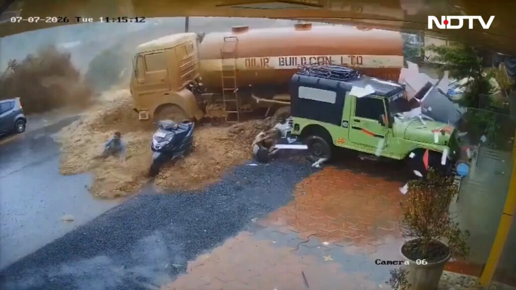 Deadly landslide buries tunnel construction site in India | Newsfeed Deadly landslide buries tunnel construction site in India | Newsfeed