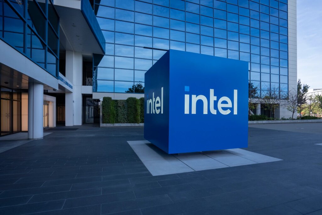 Intel: 60x Earnings Is Too Much For An Unfinished Turnaround