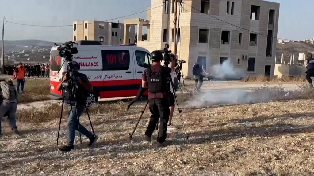 Israeli forces tear gas journalists reporting Nablus shootout | Newsfeed Israeli forces tear gas journalists reporting Nablus shootout | Newsfeed