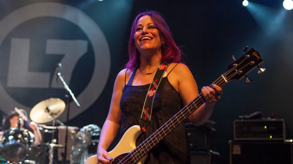 L7 Bassist Jennifer Finch Dies at 59 L7 Bassist Jennifer Finch Dies at 59
