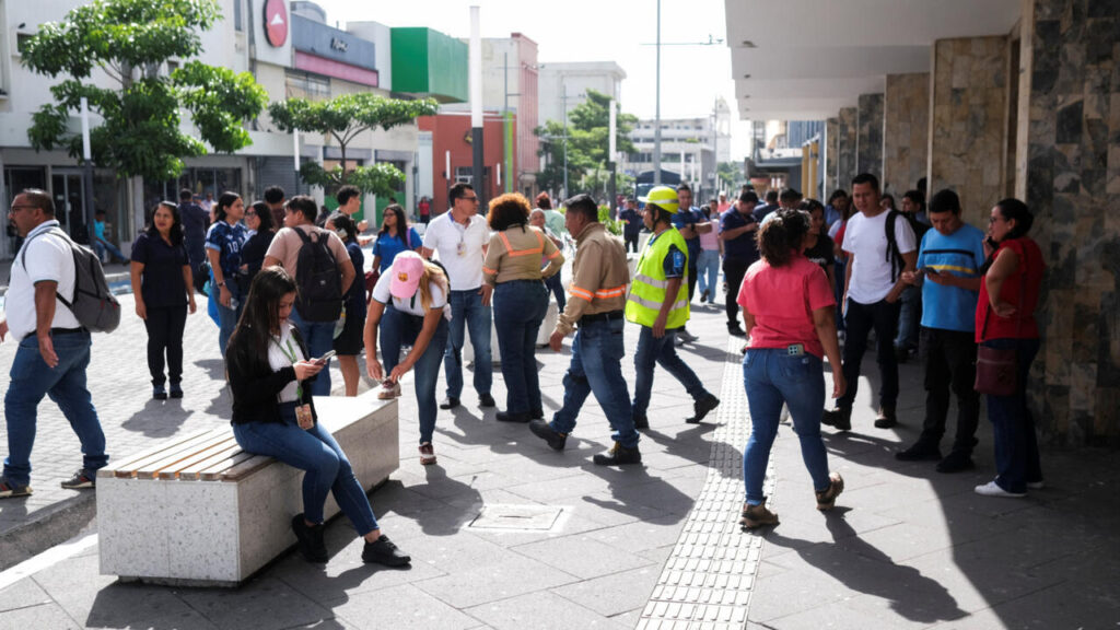 Magnitude 7.3 quake hits Mexican coast near Guatemala, triggering tsunami alert Magnitude 7.3 quake hits Mexican coast near Guatemala, triggering tsunami alert