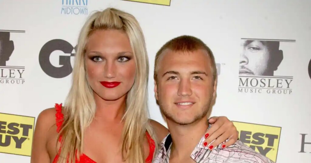 Brooke Hogan Says She's Not Communicating With Brother Nick