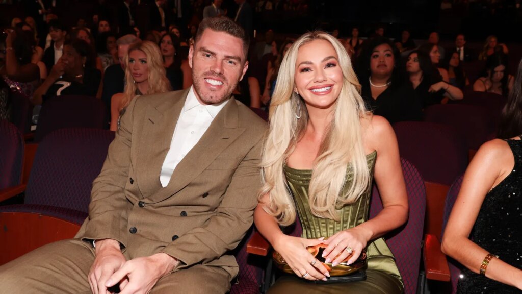 Chelsea Freeman Wife Dodgers Star Freddie Freeman Signs With The Team