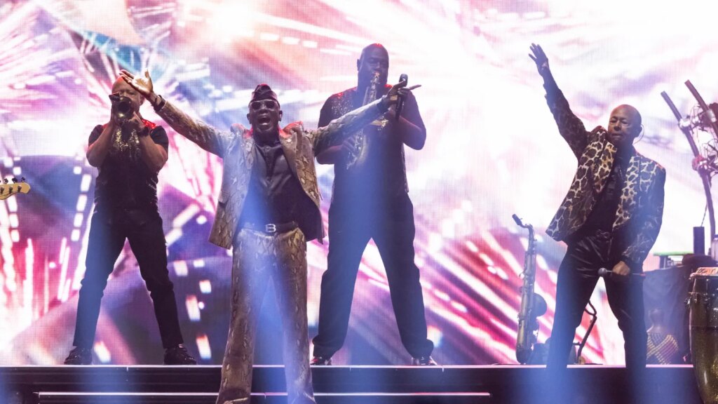 Earth, Wind, and Fire Postpone SF Concert Due to ‘Medical Emergency’ Earth, Wind, and Fire Postpone SF Concert Due to 'Medical Emergency'
