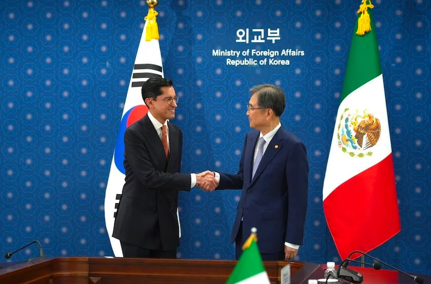 Foreign Minister Velasco finishes busy 2-day visit to South Korea. Foreign Minister Velasco finishes busy 2-day visit to South Korea.
