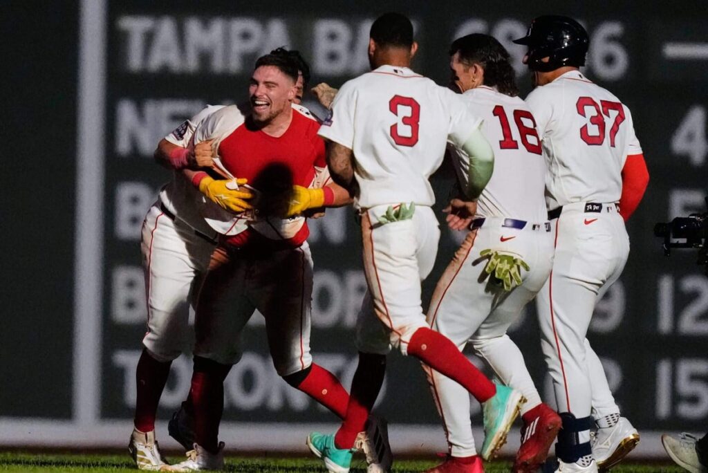 Red Sox top White Sox in 13-inning marathon to keep winning streak alive