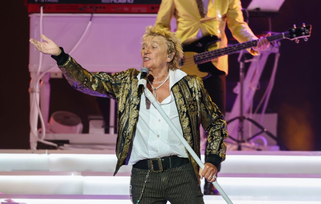 Rod Stewart postpones US show at last-minute due to “medical procedure” Rod Stewart postpones US show at last-minute due to "medical procedure"