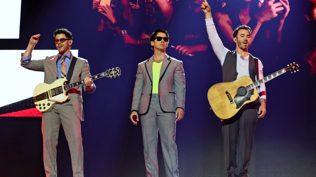 Watch Jonas Brothers Debut New Single 'Listen When Sad' Live