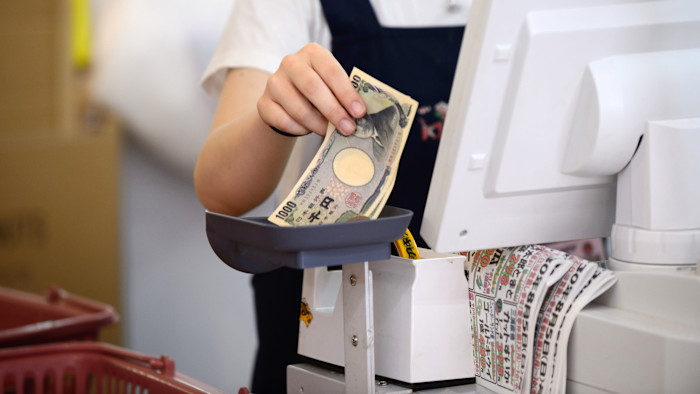 Yen sinks as effect of US-Japan intervention fades Yen sinks as effect of US-Japan intervention fades