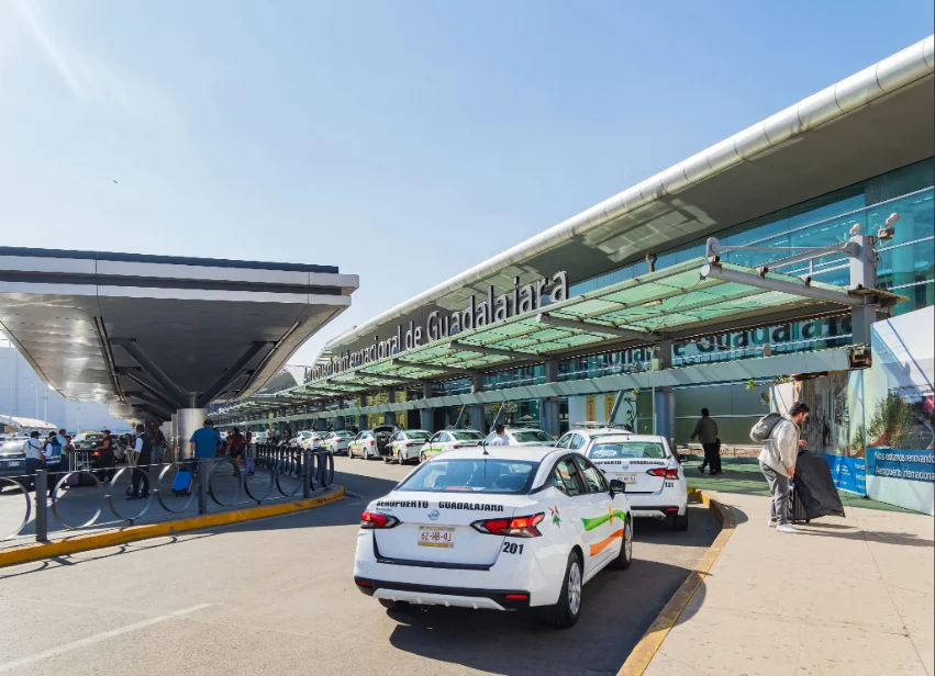 5 new US routes coming to Guadalajara’s airport next month Taxis wait at the entrance of Guadalajara International Airport (GDL)