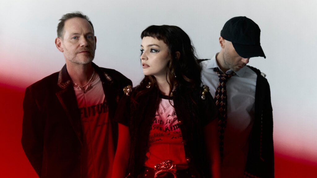 Chvrches Return With Politically-Tinged Single ‘Roses’ Chvrches Return With Politically-Tinged Single 'Roses'