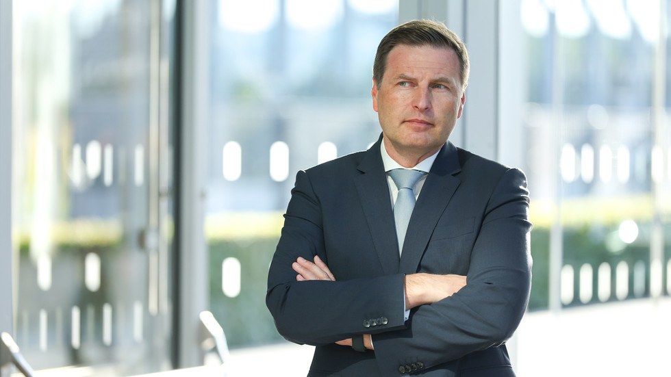 Estonian defense minister quits after wasting €70 million on faulty shells for Ukraine — RT Russia & Former Soviet Union Estonian defense minister quits after wasting €70 million on faulty shells for Ukraine — RT Russia & Former Soviet Union