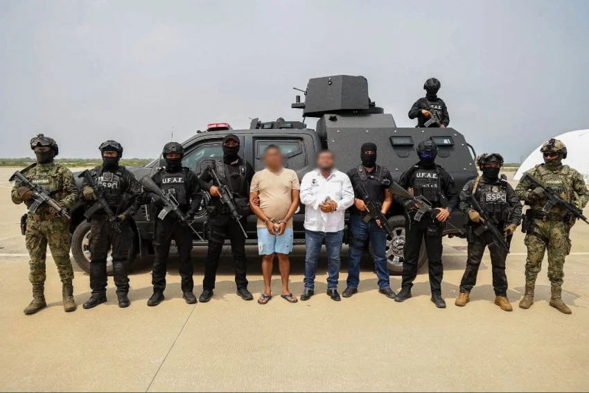 Juchitán, Oaxaca, mayor arrested over alleged cartel ties SSPC and Army troops pose with Juchitán Mayor Miguel Sánchez Altamirano and associate Alberto de la Paz López after they were arrested on organized crime-related charges in Oaxaca