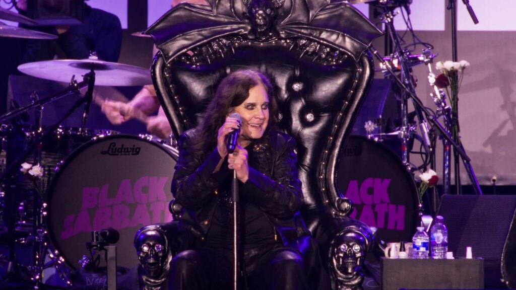 Ozzy Osbourne Fans Serenade Singer in ‘Back to the Beginning’ Trailer Ozzy Osbourne Fans Serenade Singer in 'Back to the Beginning' Trailer