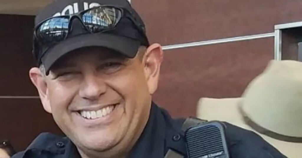 Retired Police Sergeant Killed by Wife in Murder-Suicide Retired Police Sergeant Killed by Wife in Murder-Suicide