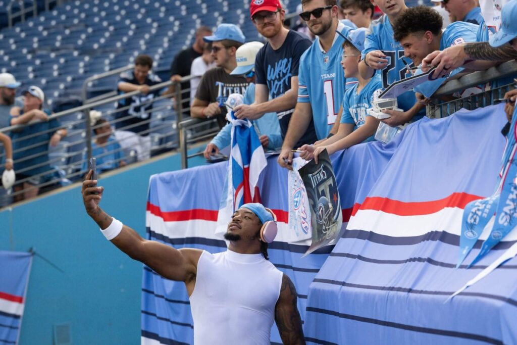 Titans linebacker Cedric Gray in concussion protocol after UTV crash Titans linebacker Cedric Gray in concussion protocol after UTV crash