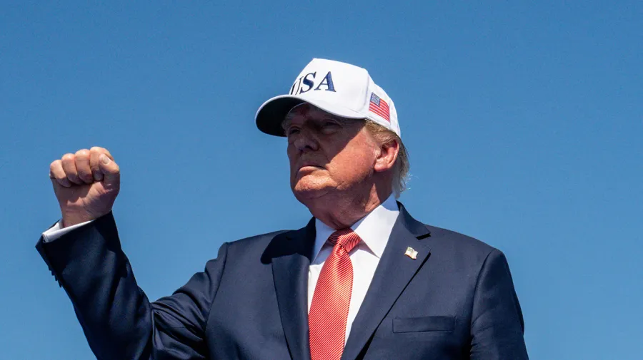 Trump set to attend Tennessee-Texas football game in Knoxville Trump set to attend Tennessee-Texas football game in Knoxville