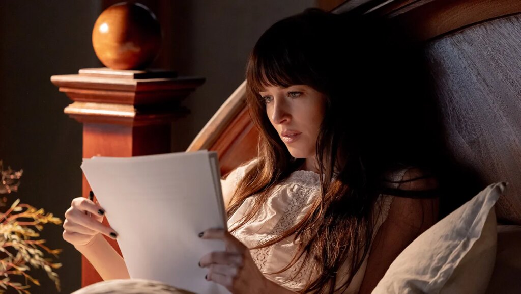 ‘Verity’ Review: Anne Hathaway, Dakota Johnson in Wan Erotic Thriller Dakota Johnson stars as Lowen Ashleigh in director Michael Showalter's Verity