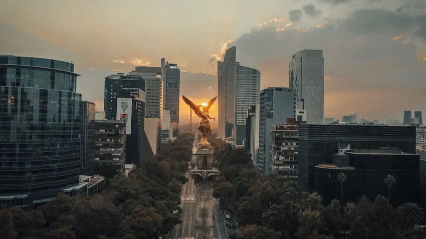 Why these Mexico City neighborhoods fare better in earthquakes An aerial view of the Angel de la Independencia in Mexico City at sunset.