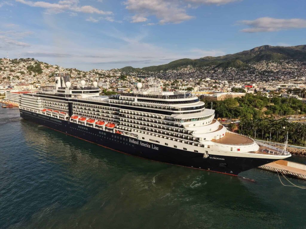 urodam de la naviera Holland America Line que nos visita con 2913