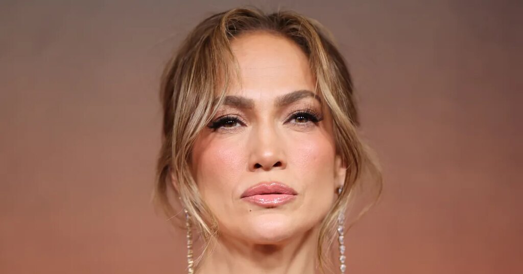 Jennifer Lopez's Boutique-Like Baggy Jeans Style Is on Amazon