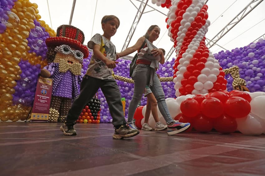 Mexico’s economy grew 3.7% last month, compared to September 2025 Balloon installation in Guadalajara