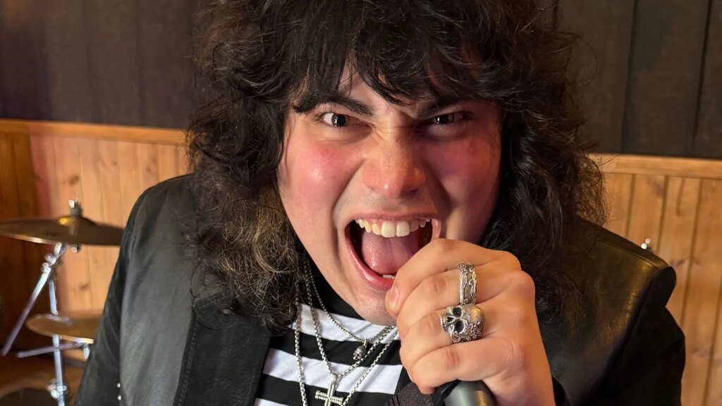 Quiet Riot's New Singer Sings 'Cum On Feel The Noize' at First Show