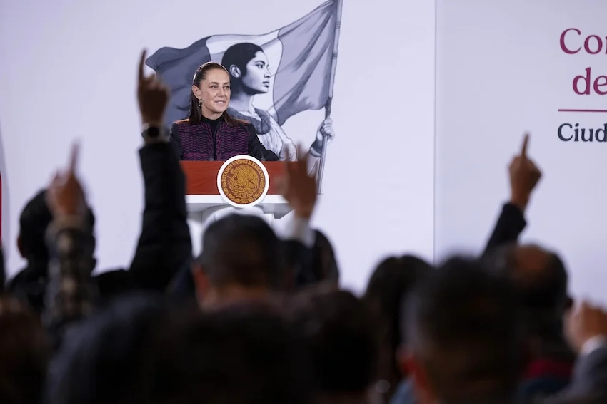 Sheinbaum government files new complaint in US after 18th Mexican death in ICE custody: Monday’s mañanera recapped Sheinbaum at podium Oct. 19, 2026