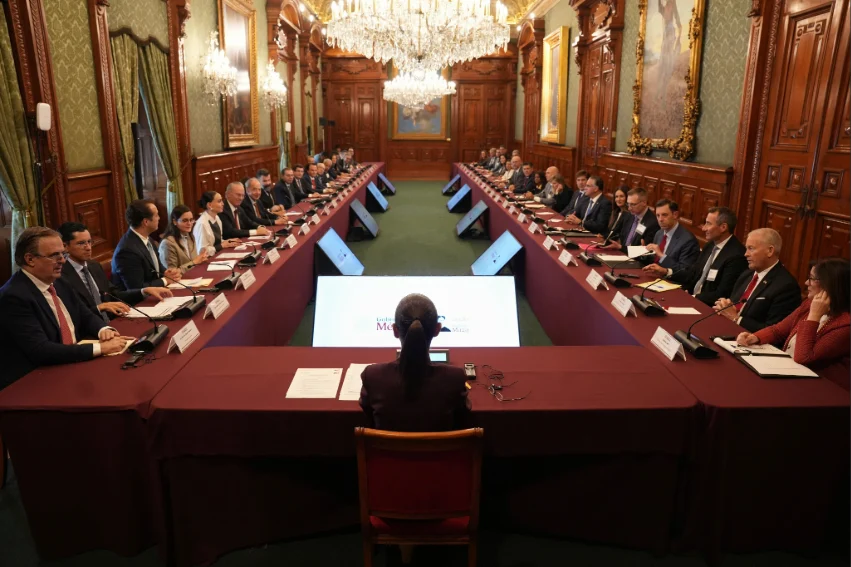 Sheinbaum meets US business leaders, ambassador at National Palace Sheinbaum meets with the US Chamber of Commerce in the National Palace, Oct. 8, 2026