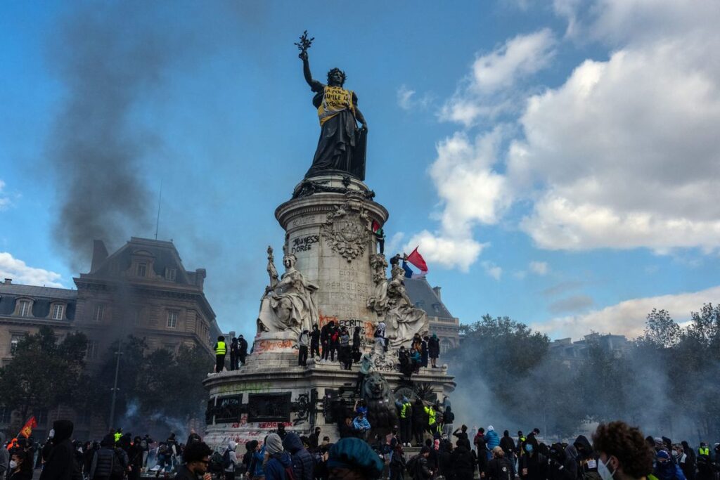 The French Student Protesters Subverting Monuments Like It’s May 68 The French Student Protesters Subverting Monuments Like It's May 68