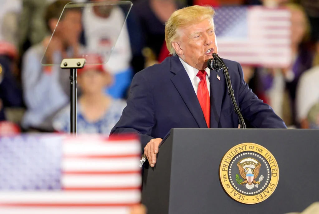 Trump revisits the scene of his political ascent as Republicans struggle Trump revisits the scene of his political ascent as Republicans struggle