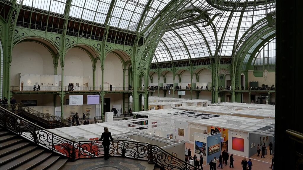 Video. France: Artists and collectors gather at Art Basel Paris despite unrest